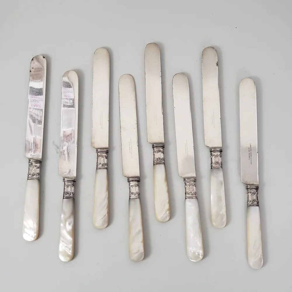 Landers, Frary & Clark Set of Mother-of-Pearl Handle Knives - 8 Pieces - Picture 2 of 16